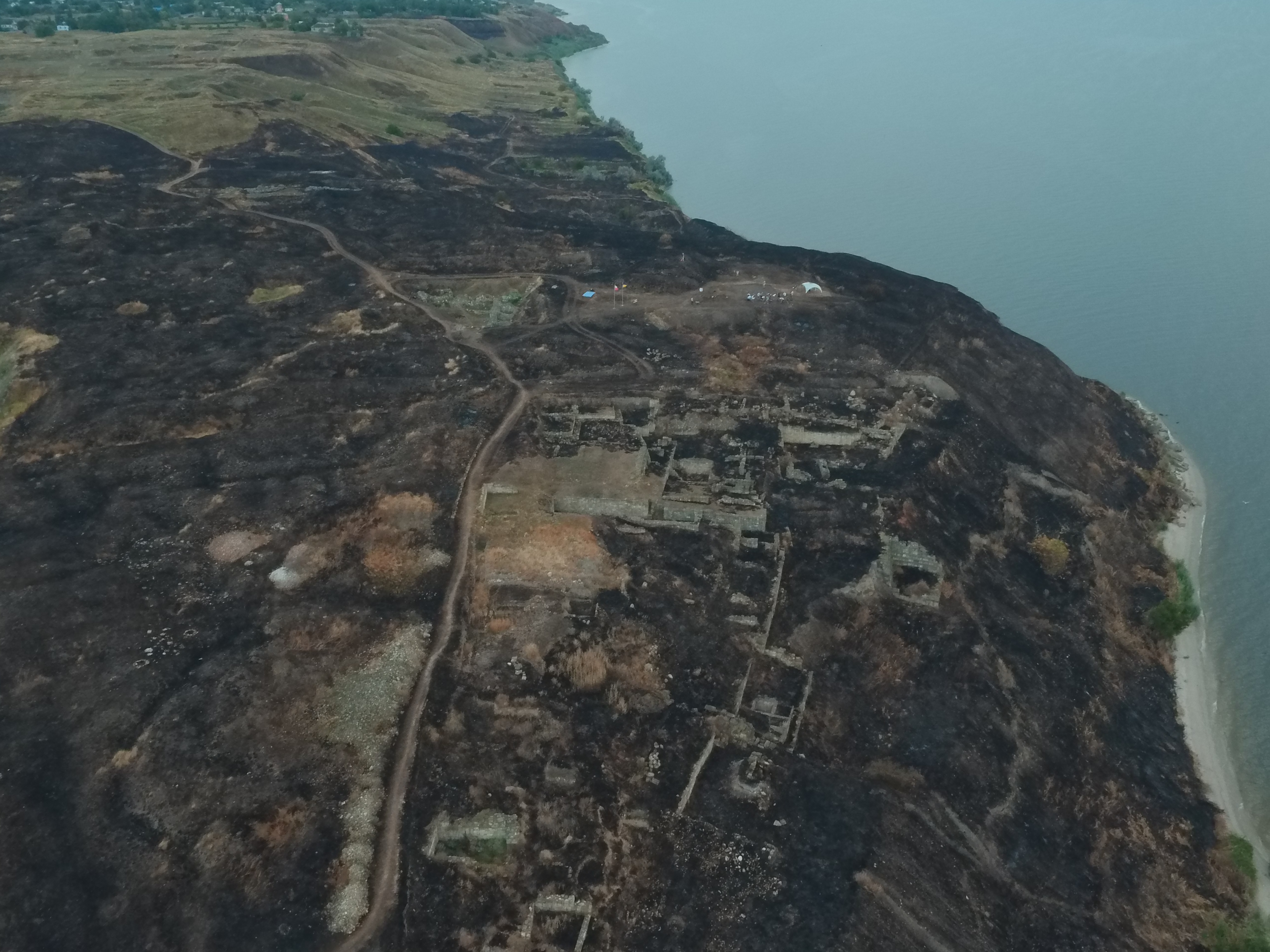 Początek misji - krajobraz po pożarze.