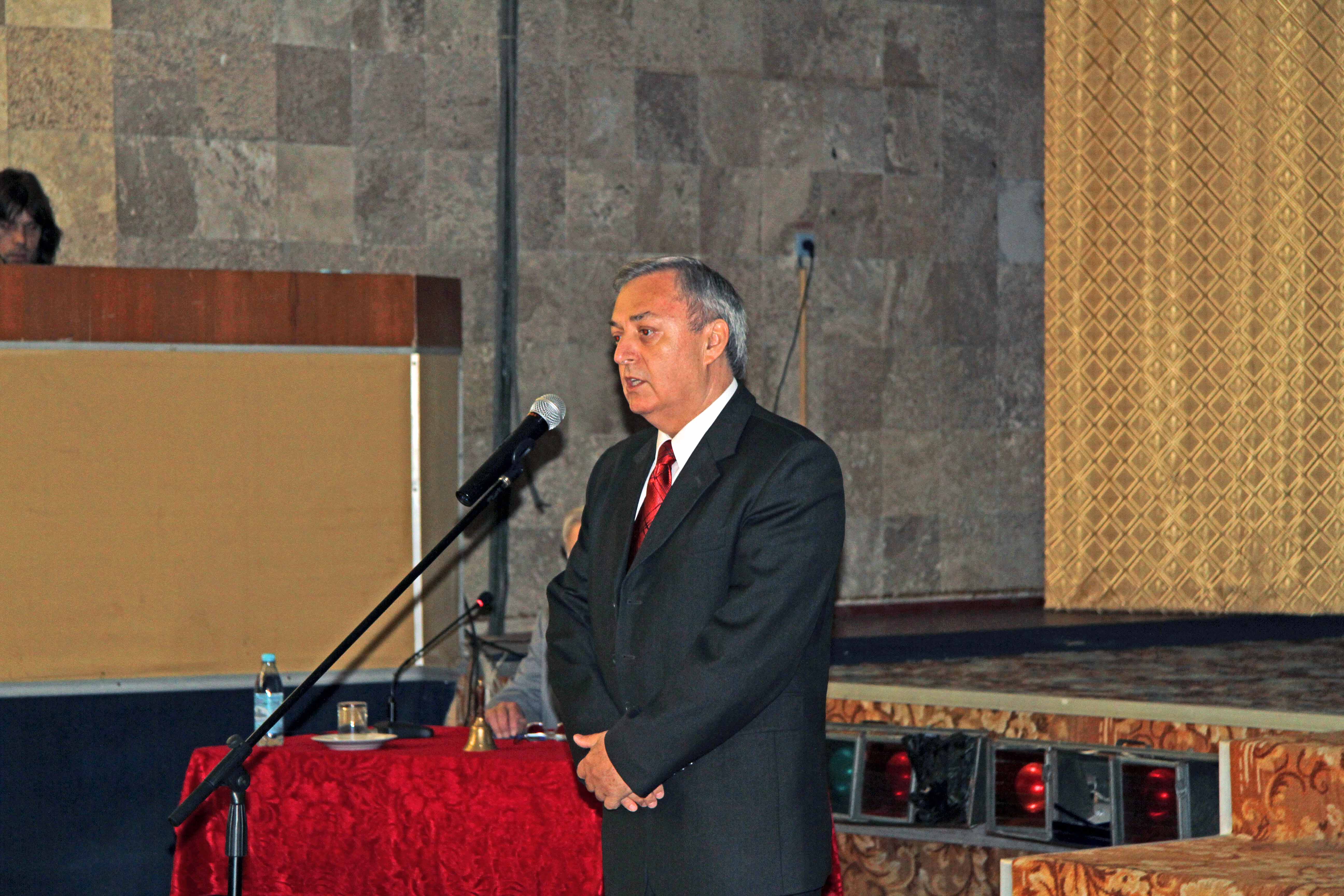 Wiesław Mazur podczas otwarcia konferencji